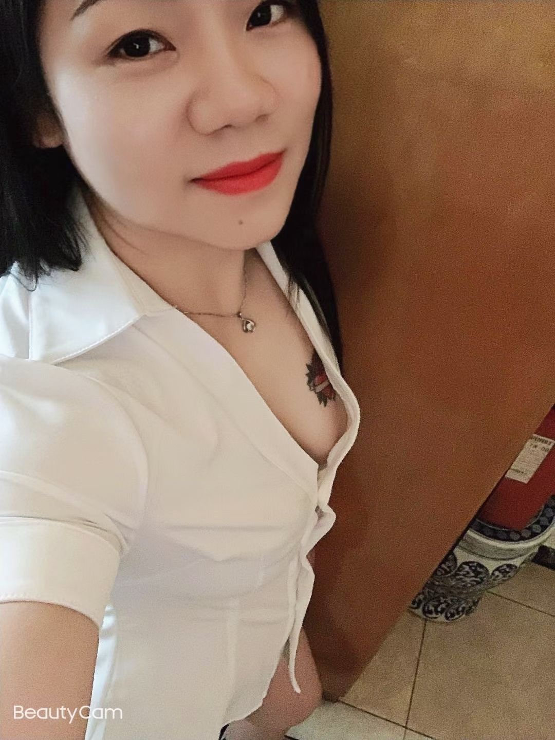 喜欢纹身丝袜的熟女来